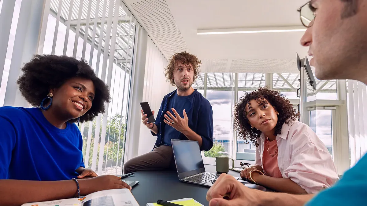 Groupe de collègue en réunion