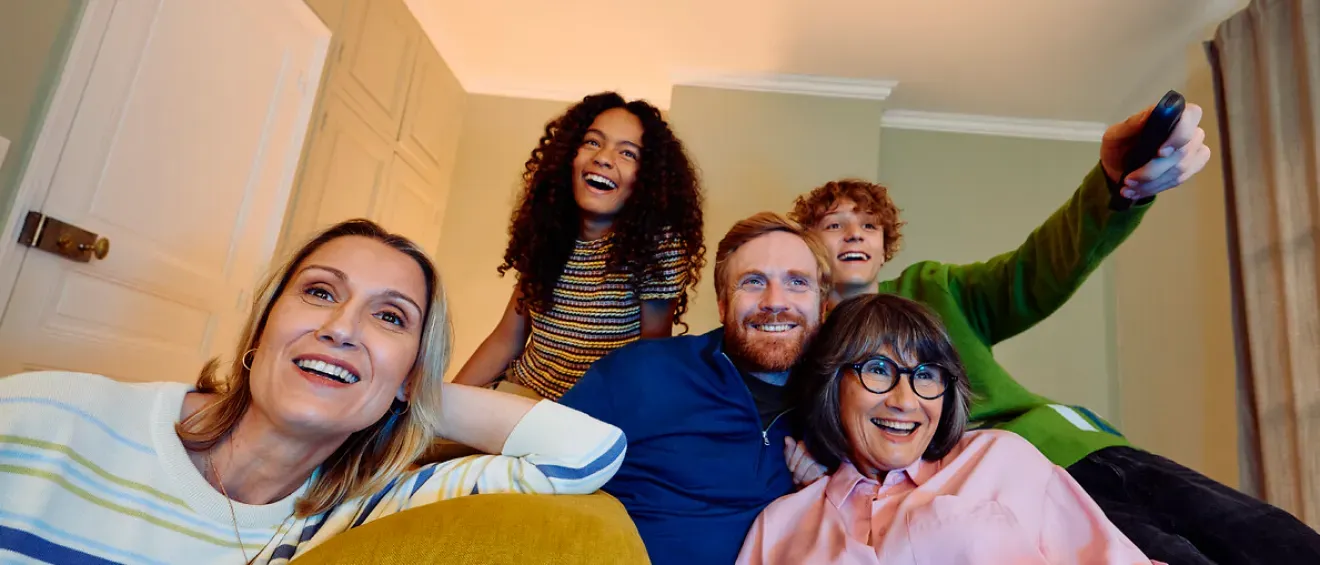 Famille dans un salon 