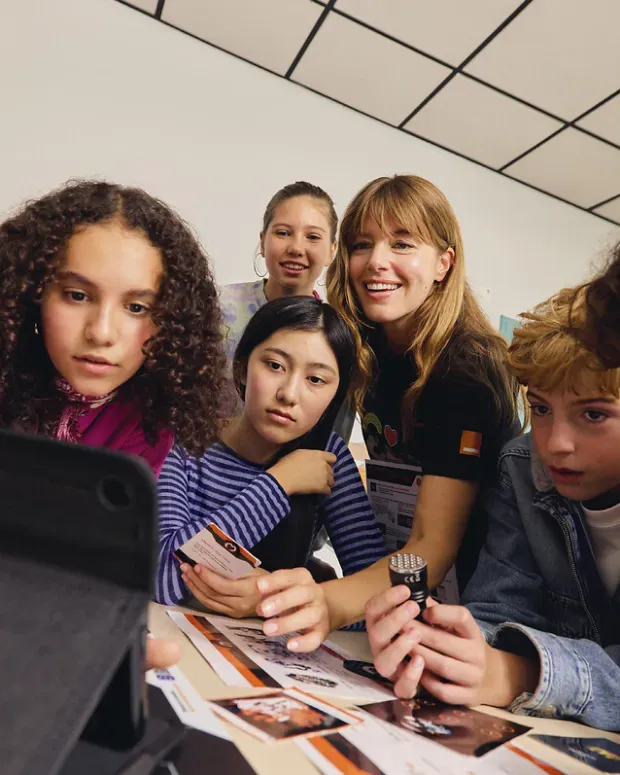 Des collégiens participent aux Ateliers Numériques d'Orange