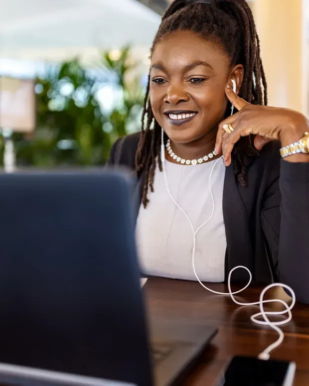 Femme en train de travailler