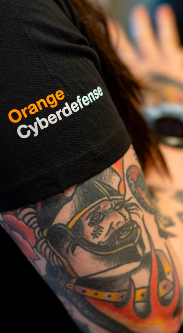 Photo d'un bras tatoué