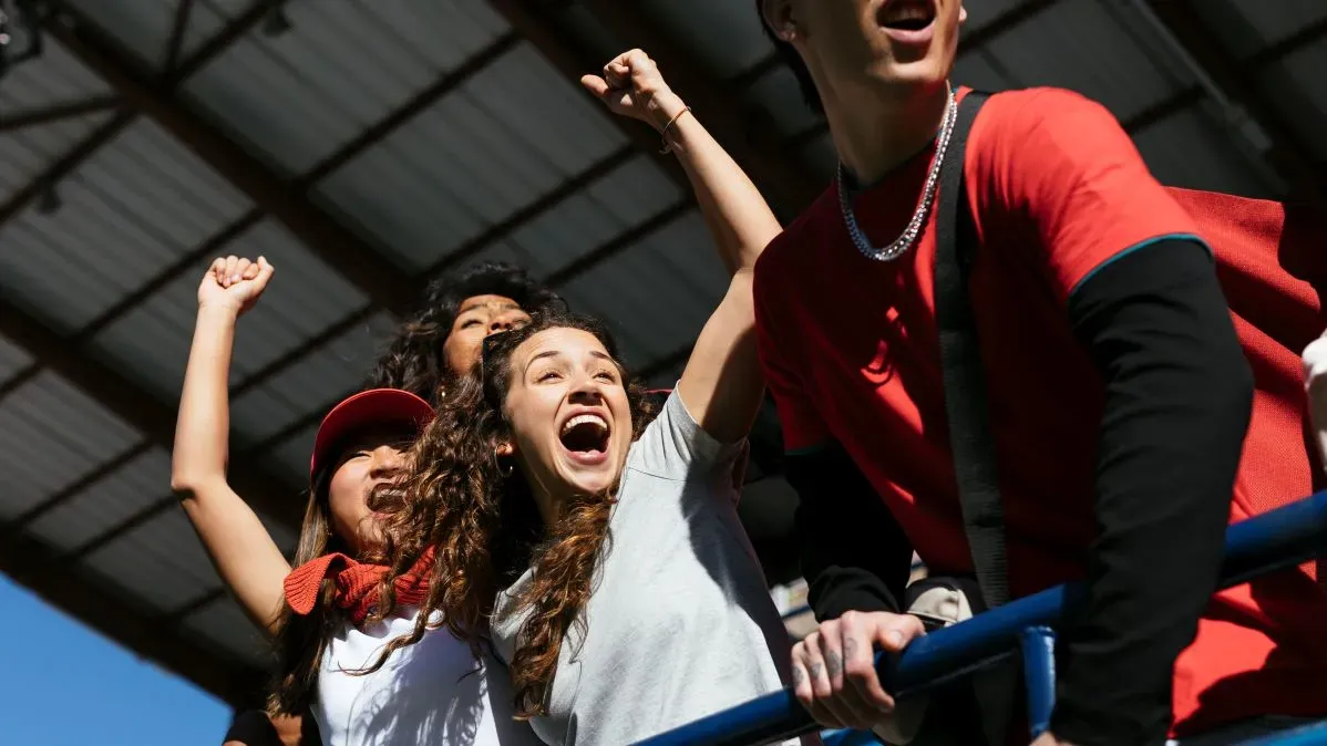 Femmes supporters à un match de football