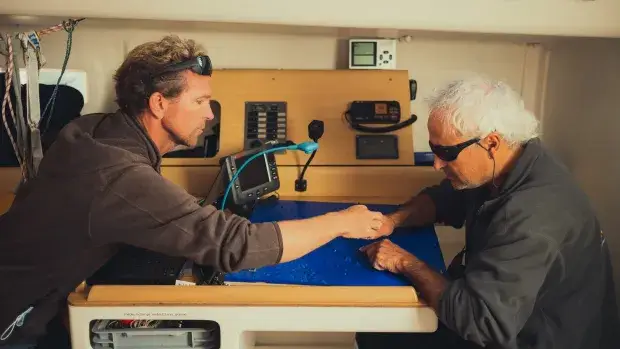 Mathieu Simonnet et Olivier Ducruix travaillent ensemble sur l'application SARA