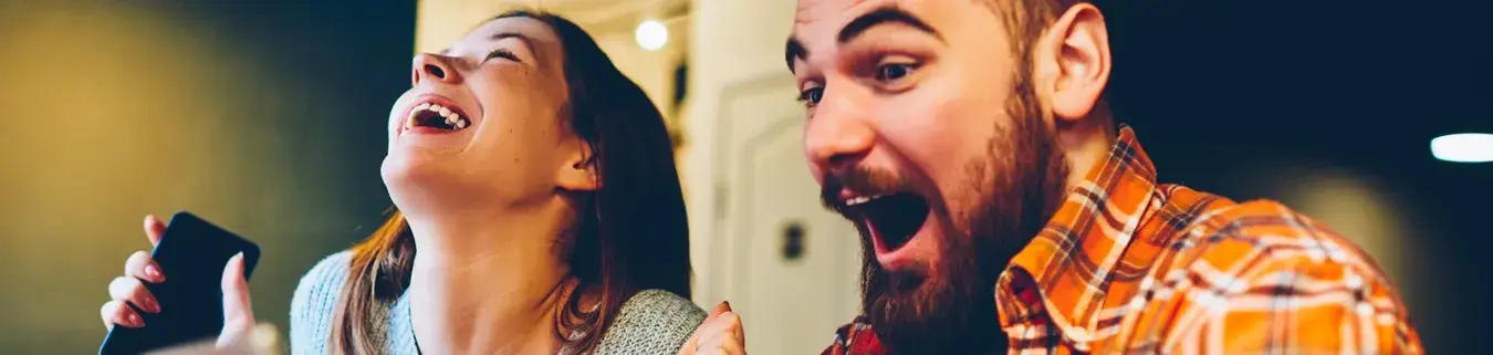 couple enthousiastes joie récompenses