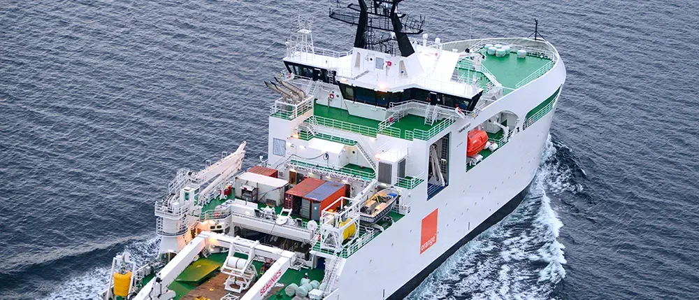 Bateau Orange Marine en mer